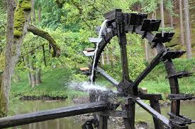 Wassermühlen-Modelle im Maurer Wald?